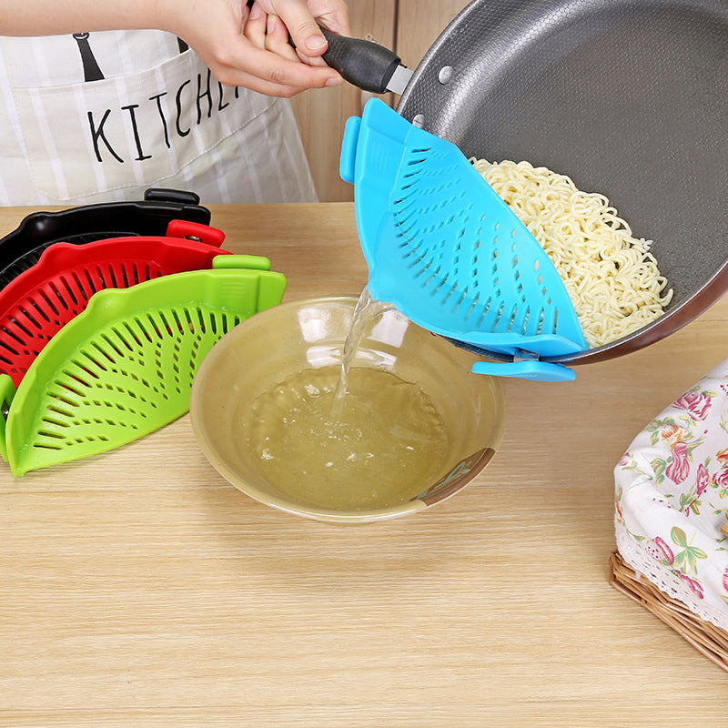 Clip-on colander for draining cooked food