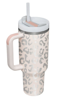 Insulated stainless steel tumbler detail